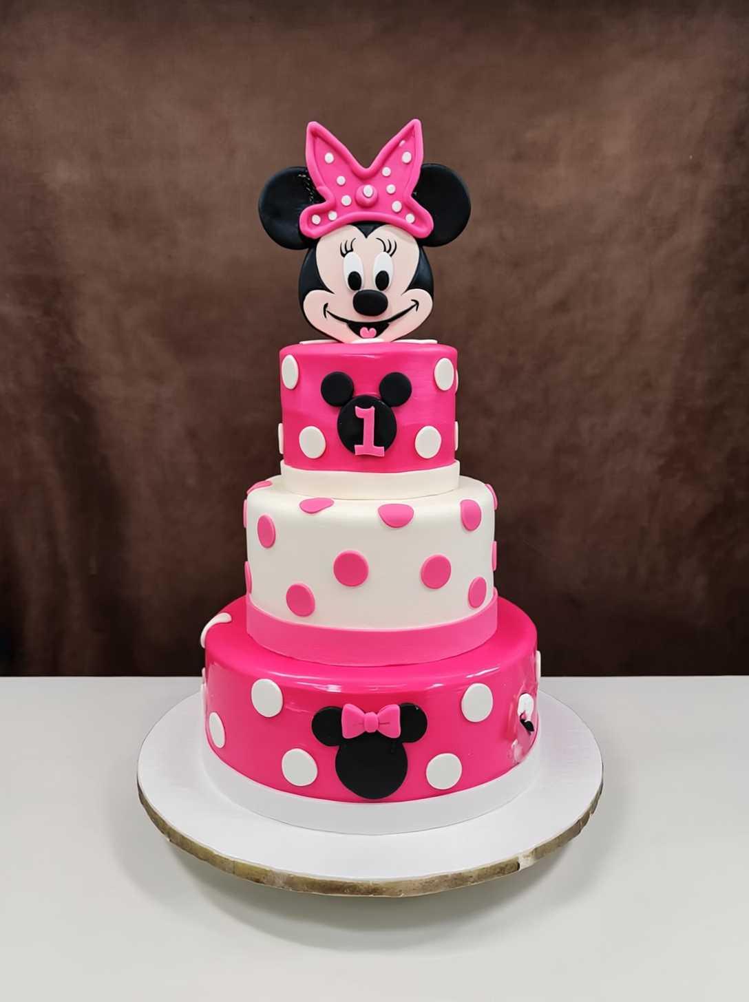 Minnie’s Grand Pink Polka Dot Tower