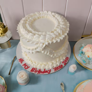 Classic Floral Design Cake